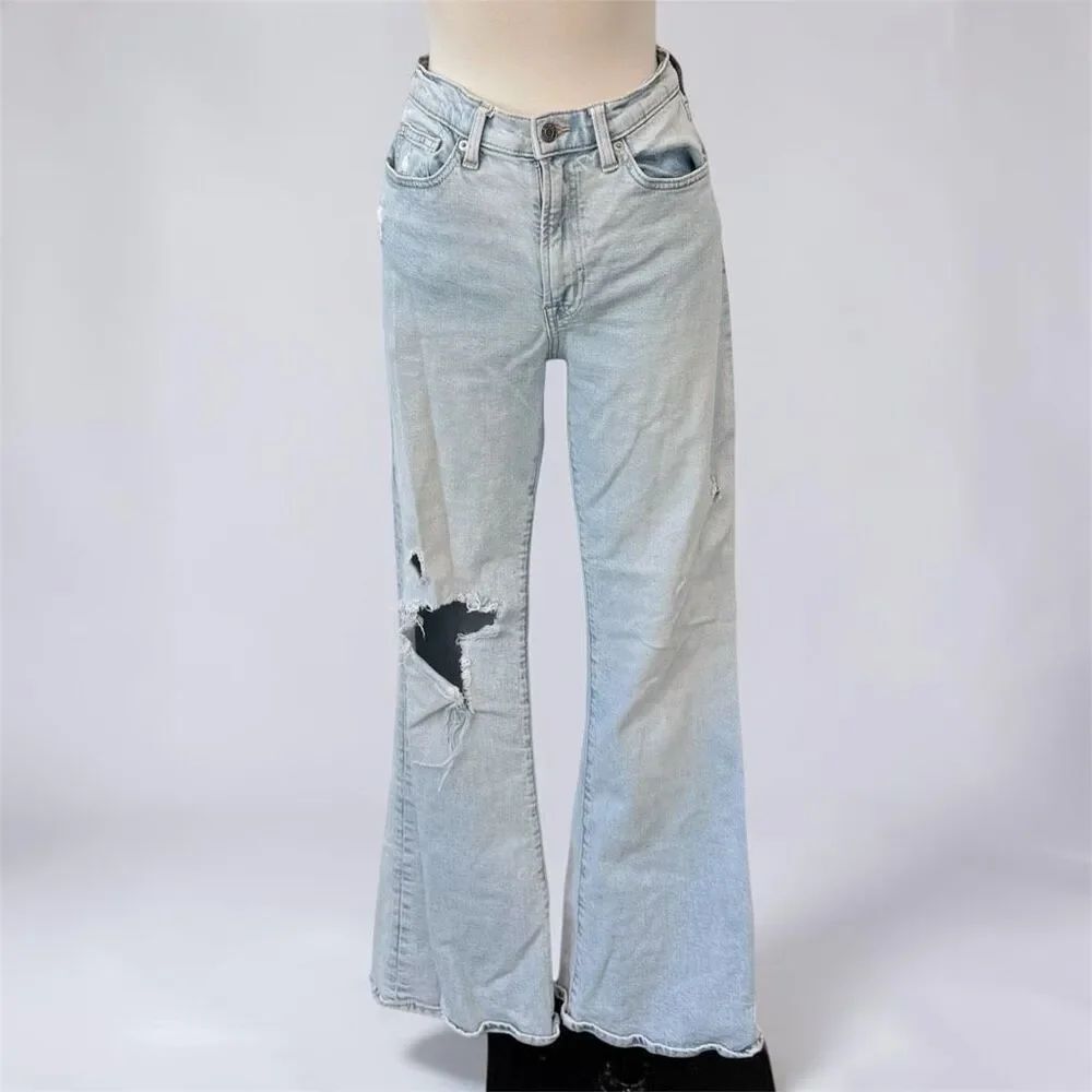Gap 70s Flare High Rise Light Wash High Waisted Leg Jeans 28” 6